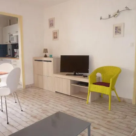 Deux-pieces Face Renove Avec Parking, Loggia, Et Equipements Modernes, A - Fr-1-750-5 Apartment *