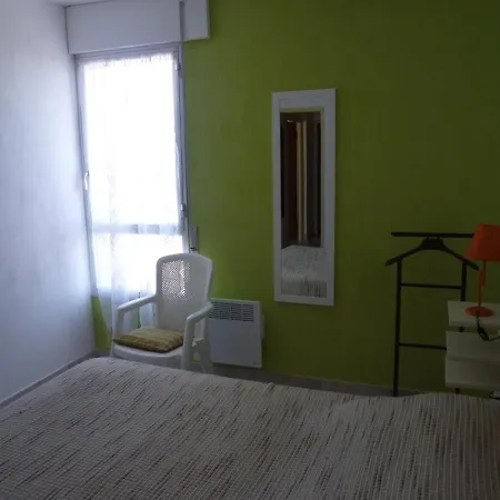 Apartment Deux-pieces Face Renove Avec Parking, Loggia, Et Equipements Modernes, A - Fr-1-750-5