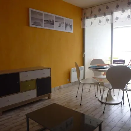 Apartment Deux-pieces Face Renove Avec Parking, Loggia, Et Equipements Modernes, A - Fr-1-750-5 *